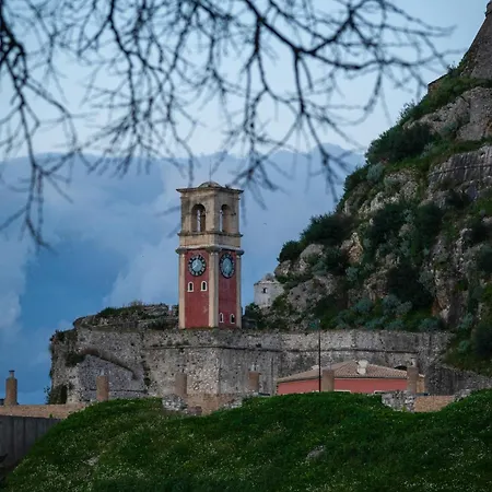 Lisa's Downtown Apartment *